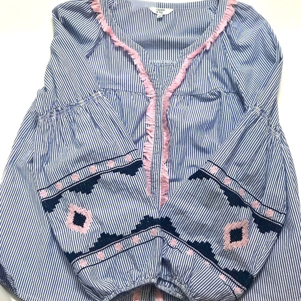 Crown & Ivy Embroidered Puff Sleeve Blouse with pink fringe Size Medium